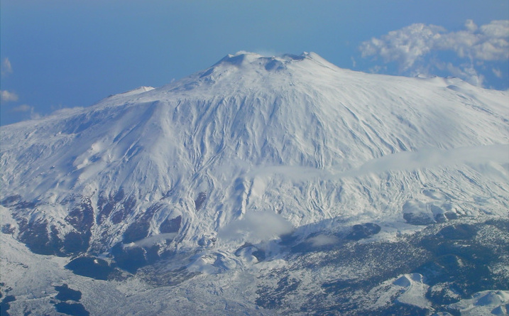 holiday rentals, mount ida covered in snow